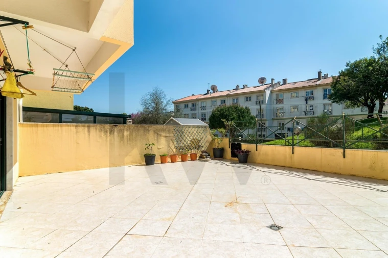 Apartamento T2 para Venda em São Domingos de Rana Foto 11