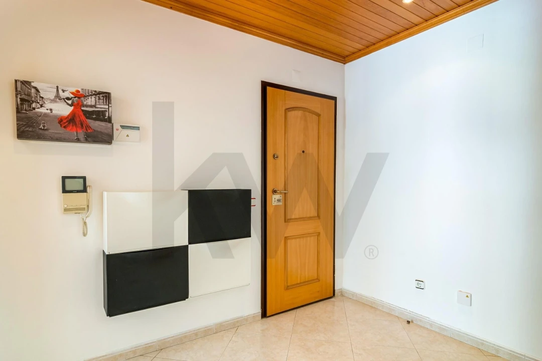Apartamento T2 para Venda em São Domingos de Rana Foto 25