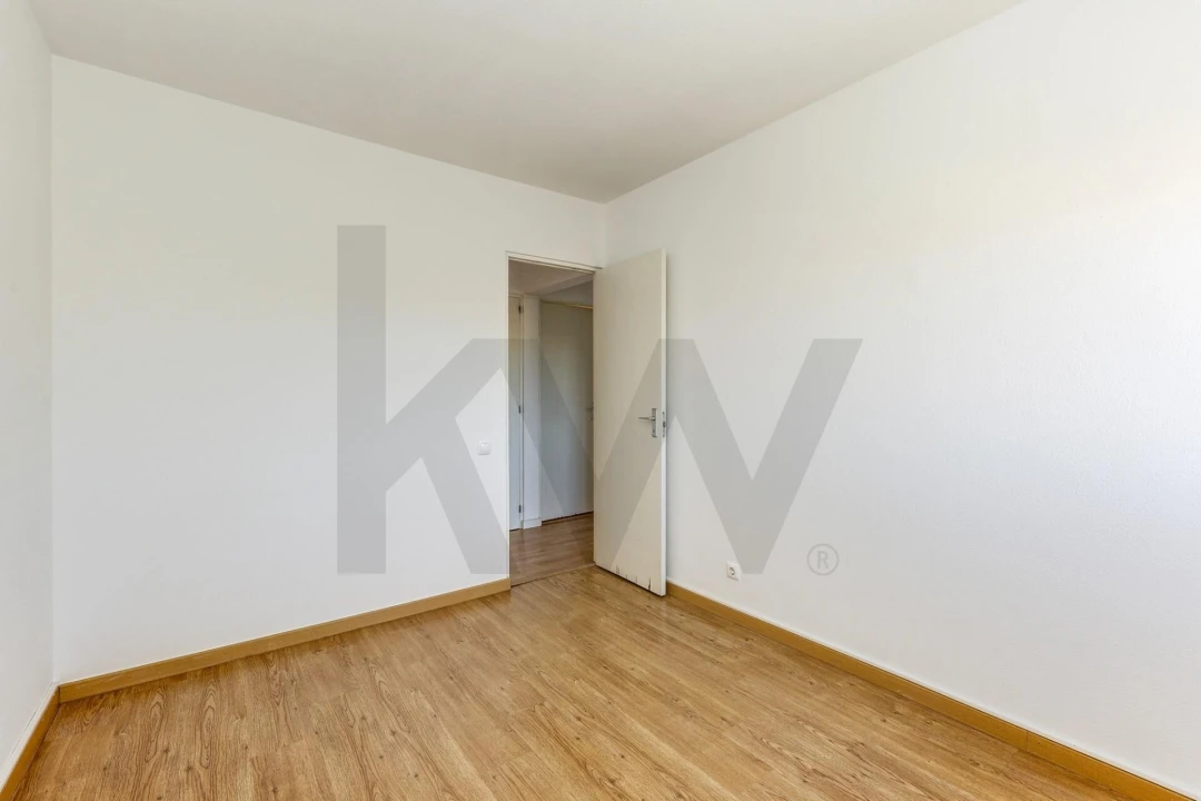 Apartamento T2 para Arrendamento em São Domingos de Rana Foto 17