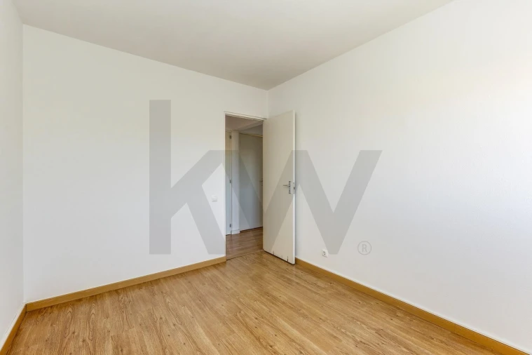 Apartamento T2 para Arrendamento em São Domingos de Rana Foto 17