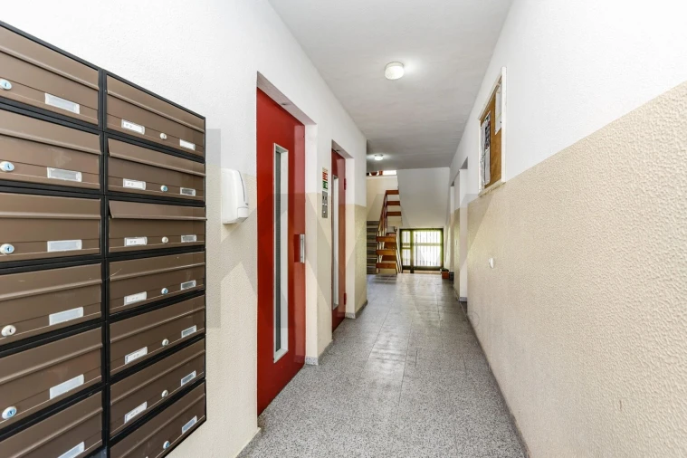 Apartamento T2 para Arrendamento em São Domingos de Rana Foto 22