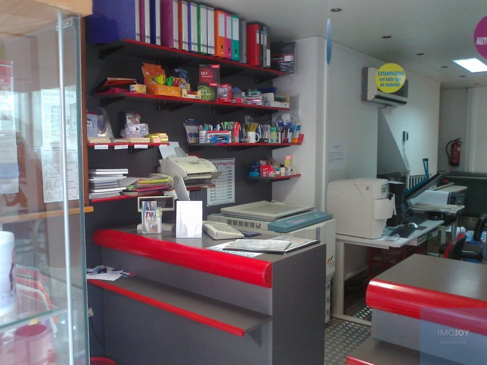 Loja para Arrendamento em Algés, Linda-A-Velha e Cruz Quebrada-Dafundo Foto 1