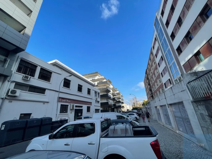 Apartamento T3 para Arrendamento em Algés, Linda-A-Velha e Cruz Quebrada-Dafundo Foto 40
