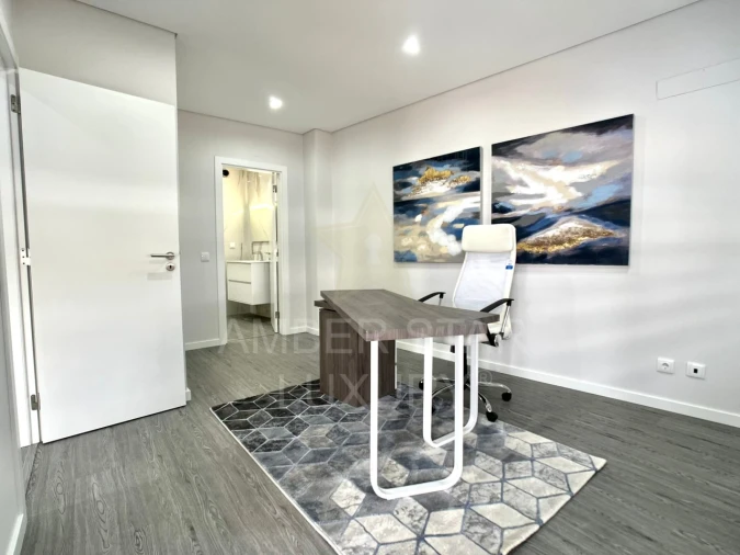 Apartamento T3 para Venda em Quelfes Foto 7