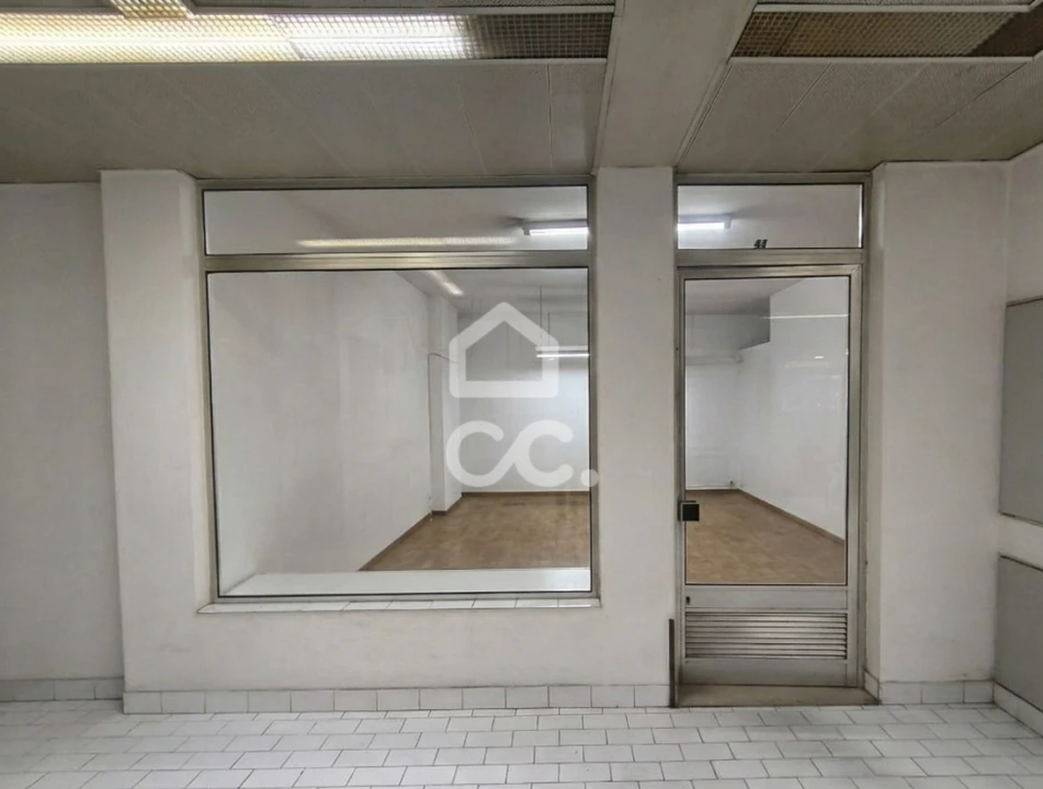 Negócio para Venda em Creixomil Foto 1