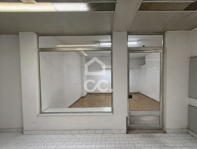 Negócio para Venda em Creixomil Foto 1