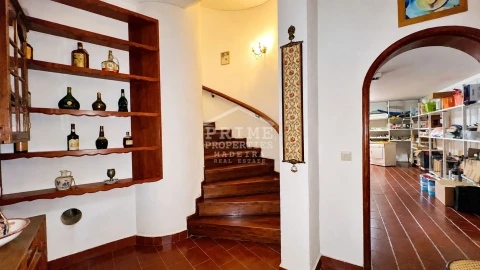 Moradia T6 para Venda em Caniço