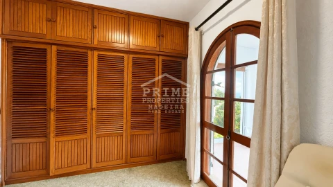 Moradia T6 para Venda em Caniço