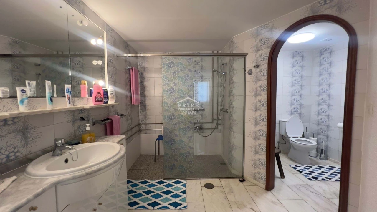 Moradia T6 para Venda em Caniço Foto 23