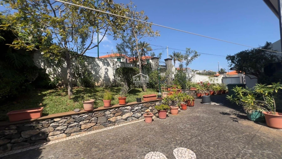 Moradia T6 para Venda em Caniço Foto 57