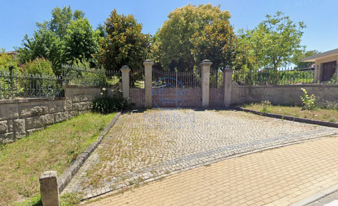 Moradia T5 para Venda em Meinedo Foto 1