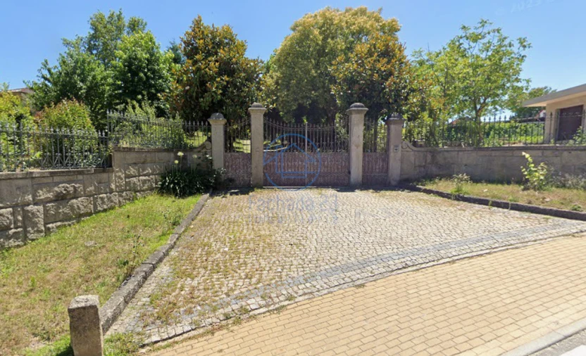 Moradia T5 para Venda em Meinedo Foto 1