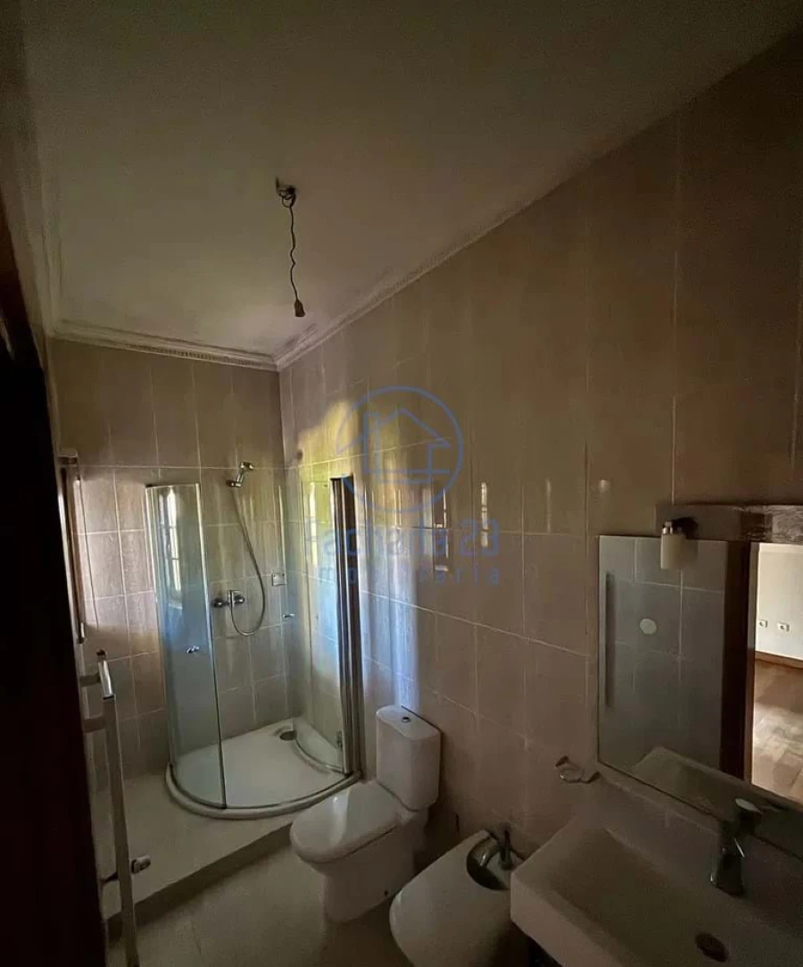 Moradia T5 para Venda em Meinedo Foto 10