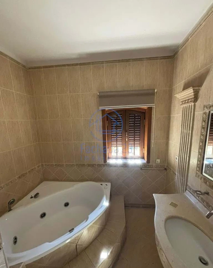 Moradia T5 para Venda em Meinedo Foto 24