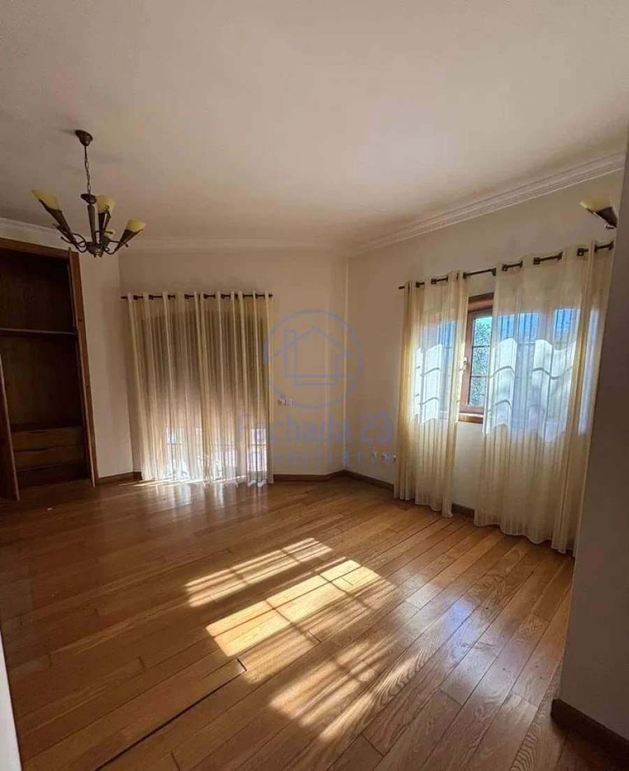 Moradia T5 para Venda em Meinedo Foto 23