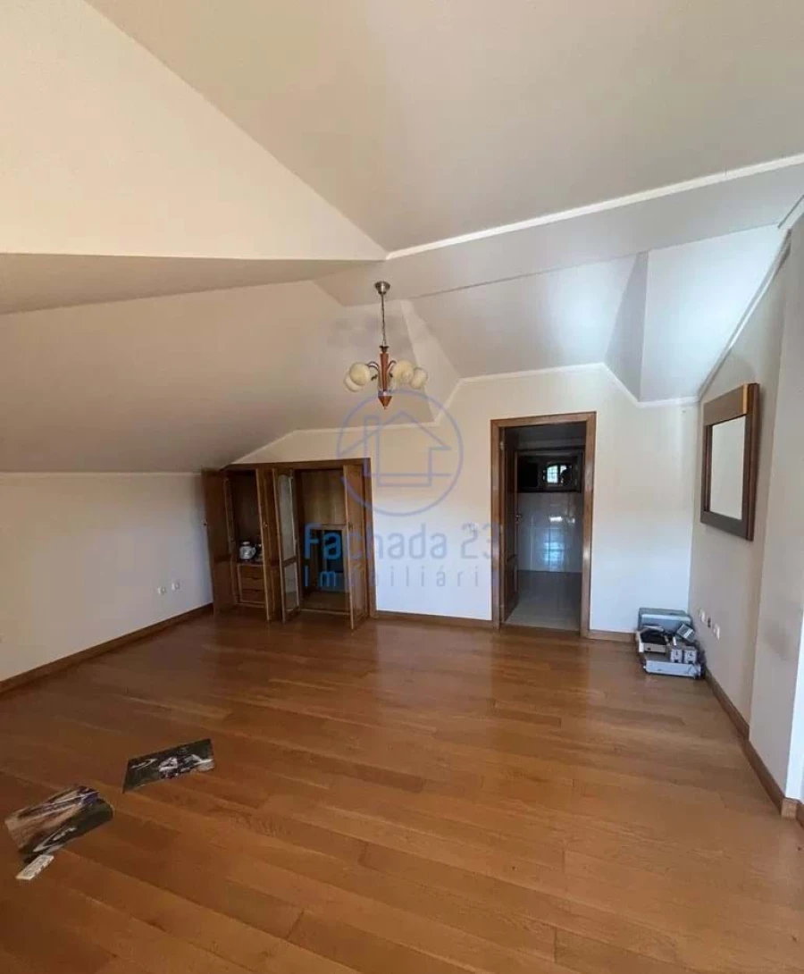 Moradia T5 para Venda em Meinedo Foto 20