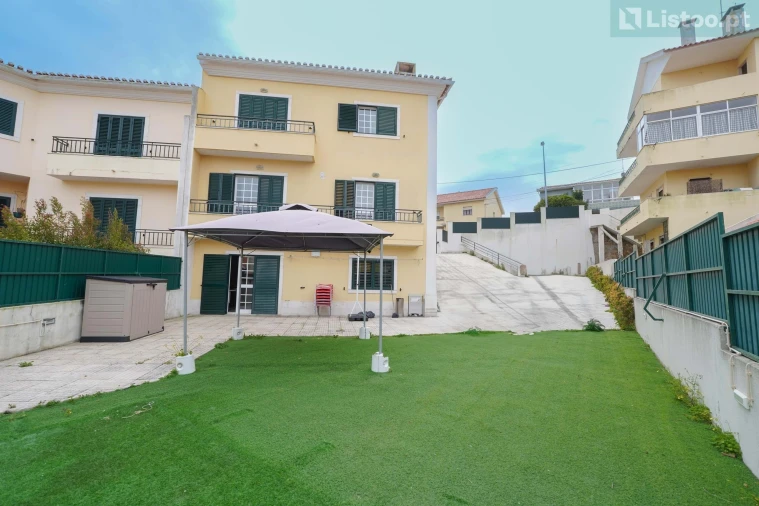 Moradia T5 para Venda em São Domingos de Rana