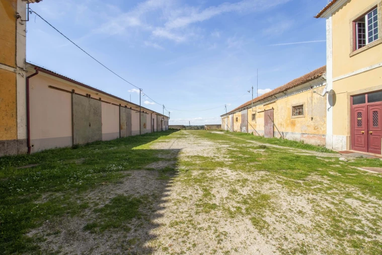 Moradia T9 para Venda em Espírito Santo, Nossa Senhora da Graça e São Simão Foto 19