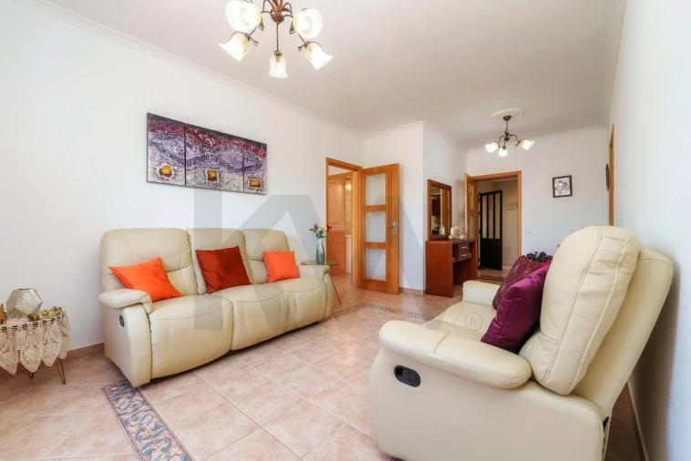 Moradia T3 para Venda em Quarteira Foto 2