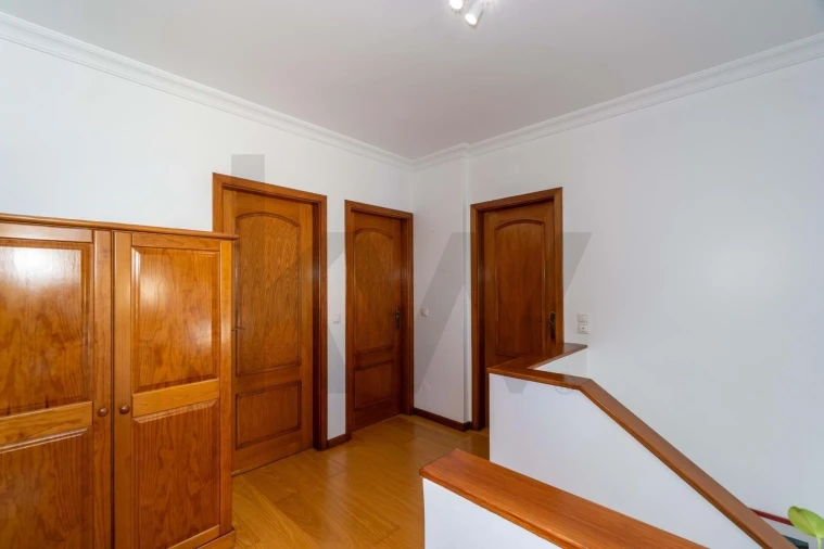 Moradia T4 para Venda em Montenegro Foto 18