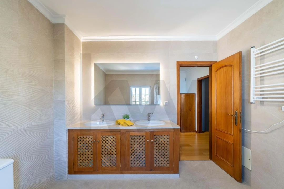 Moradia T4 para Venda em Montenegro Foto 24