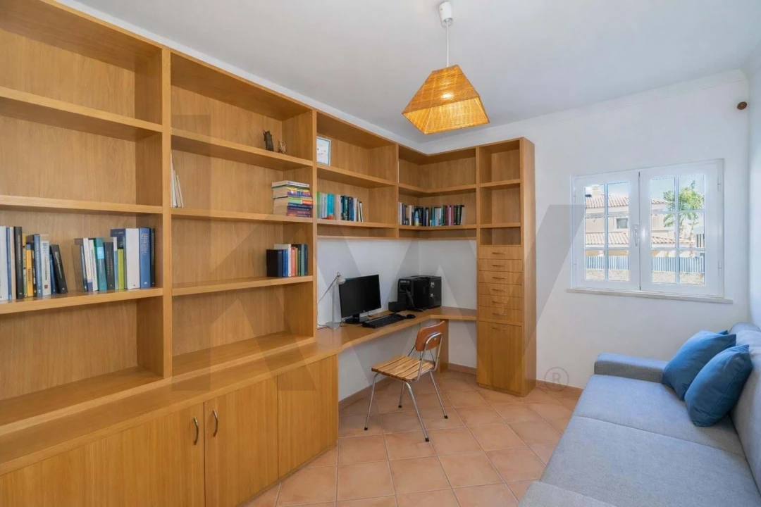 Moradia T4 para Venda em Montenegro Foto 9