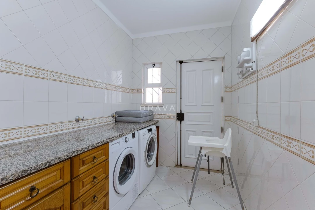 Moradia T5 para Venda em Quarteira Foto 67