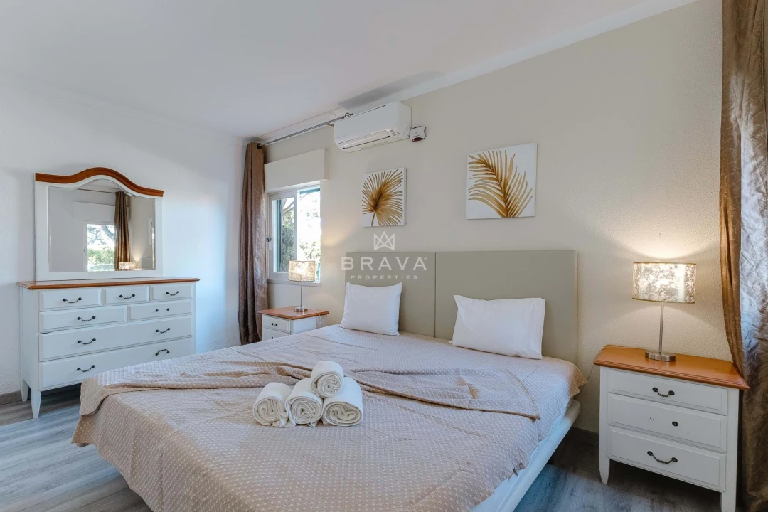 Moradia T5 para Venda em Quarteira Foto 33