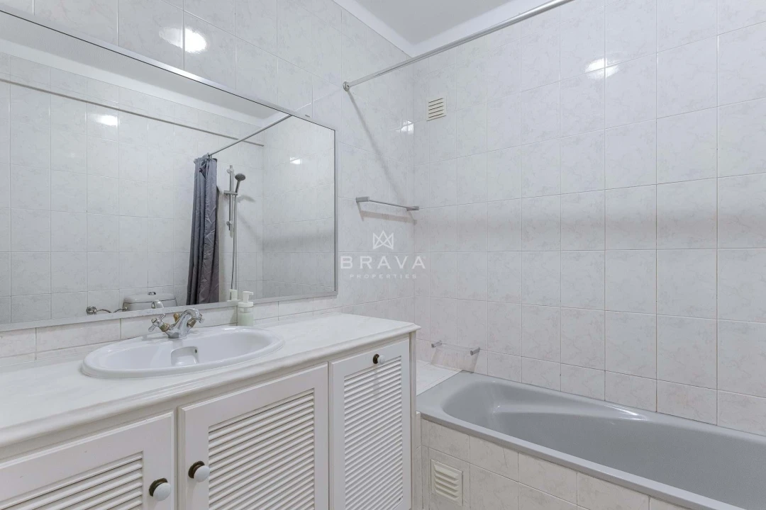 Moradia T5 para Venda em Quarteira Foto 35