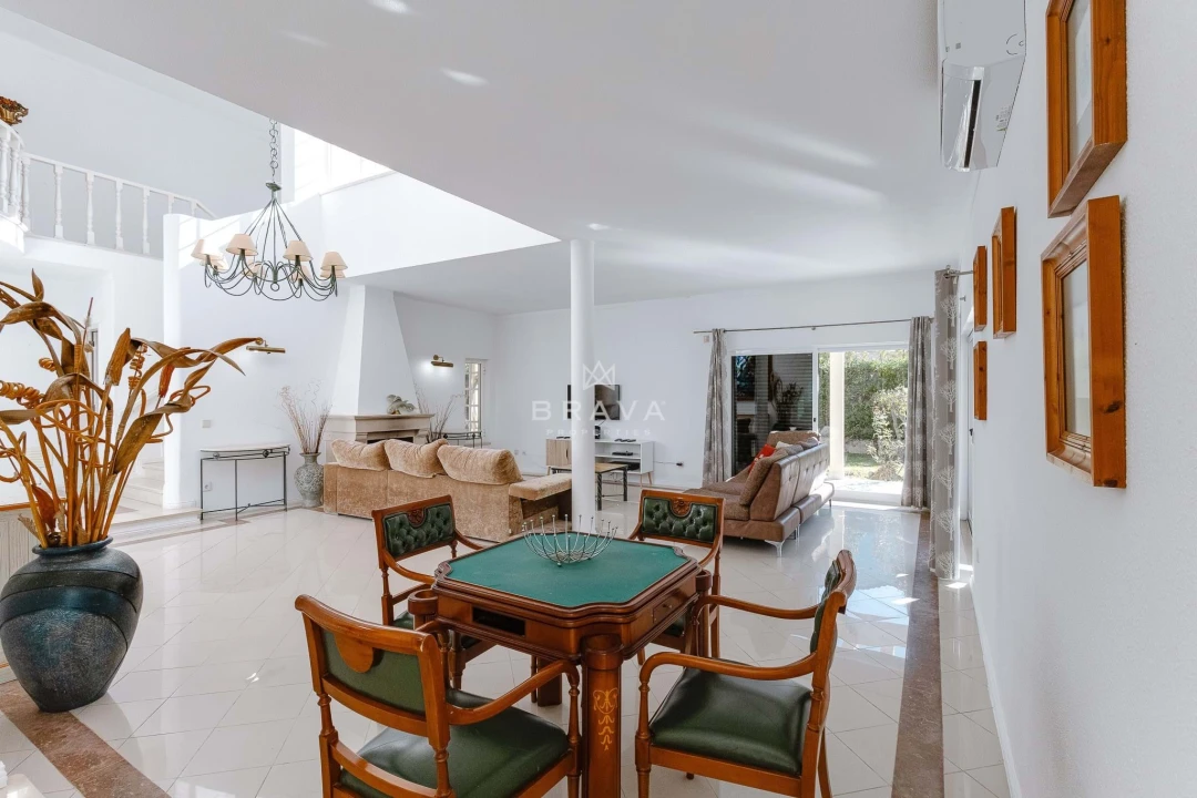 Moradia T5 para Venda em Quarteira Foto 20