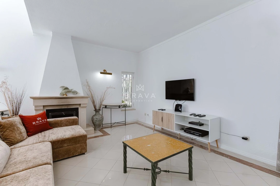 Moradia T5 para Venda em Quarteira Foto 6