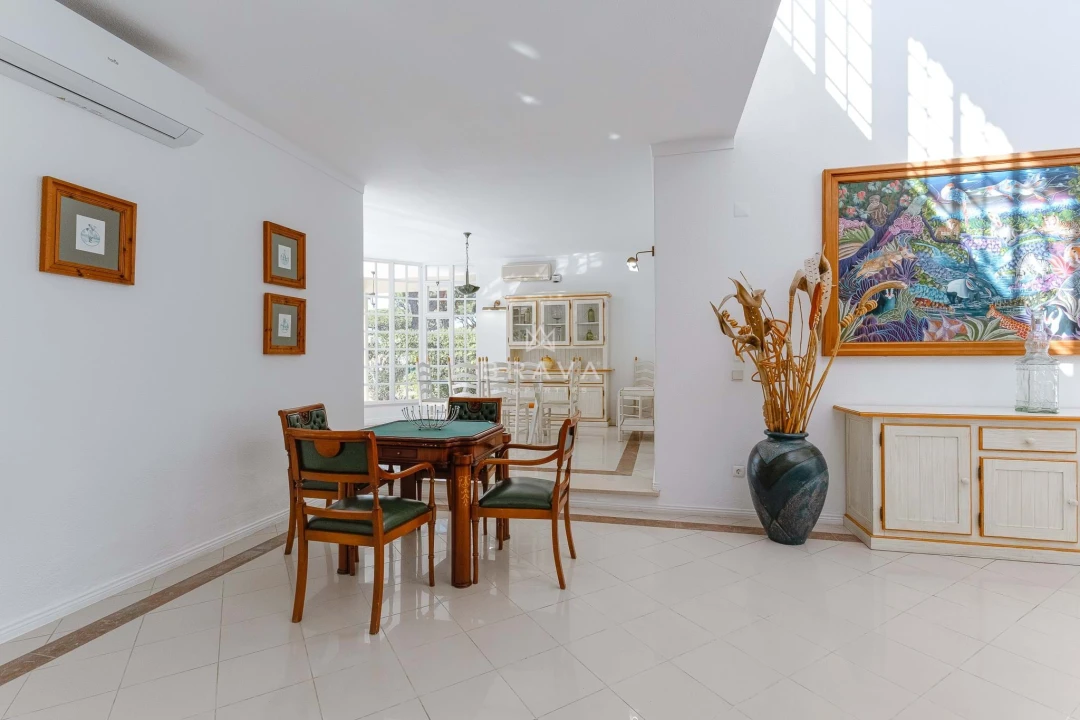 Moradia T5 para Venda em Quarteira Foto 12