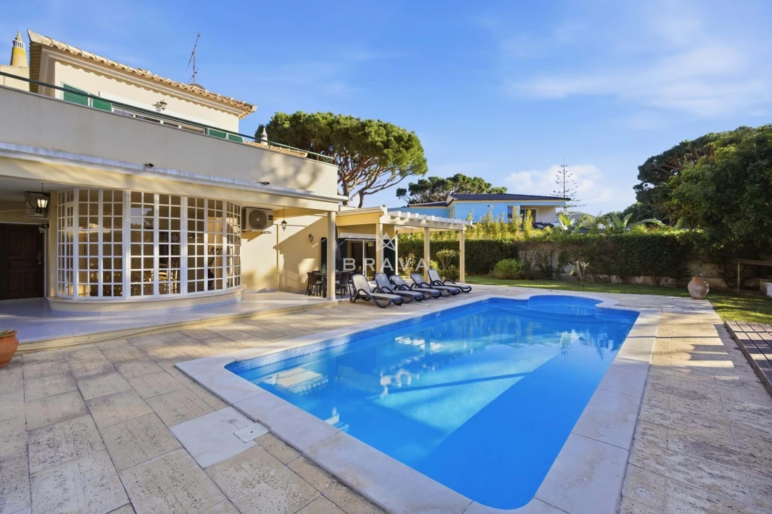 Moradia T5 para Venda em Quarteira Foto 2