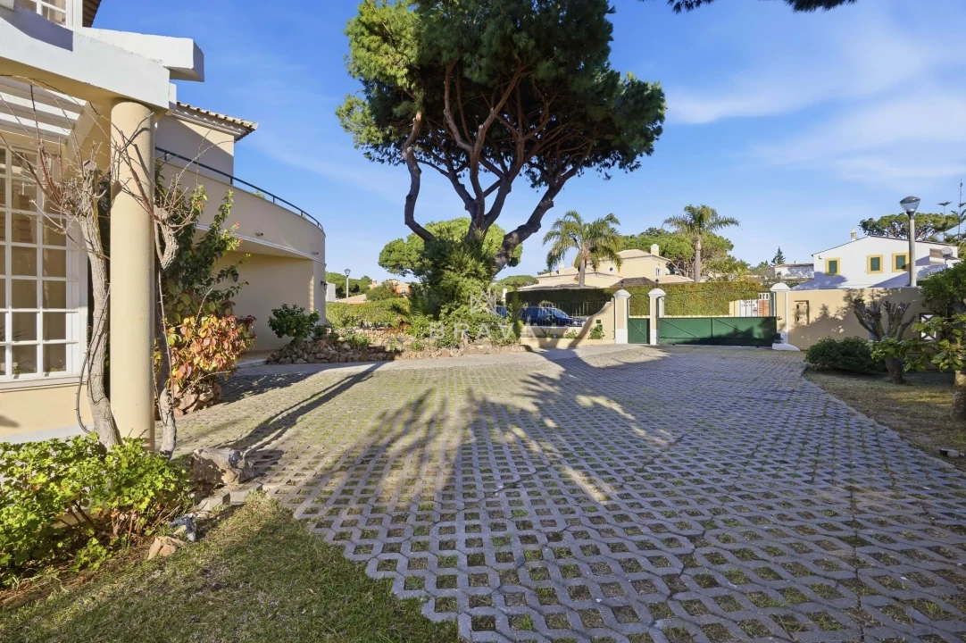 Moradia T5 para Venda em Quarteira Foto 25