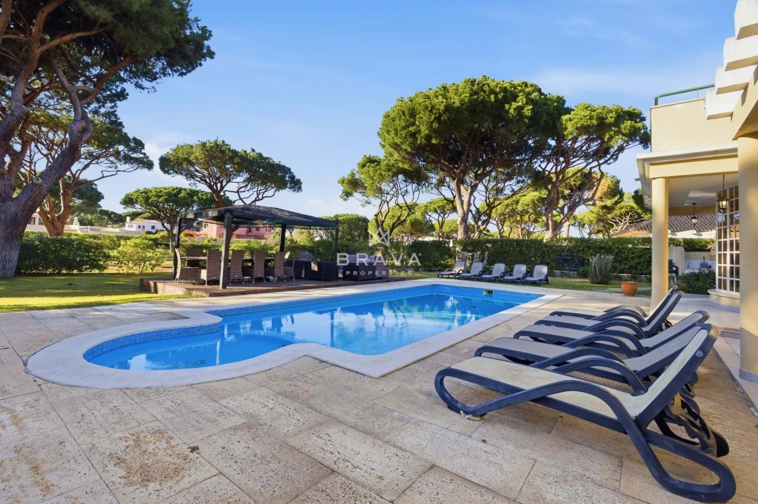 Moradia T5 para Venda em Quarteira Foto 3