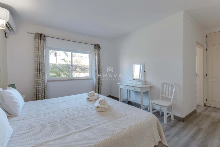 Moradia T5 para Venda em Quarteira Foto 38