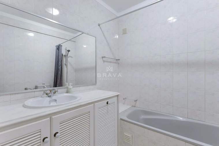 Moradia T5 para Venda em Quarteira Foto 35