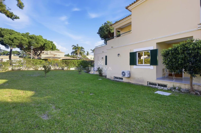 Moradia T5 para Venda em Quarteira Foto 17