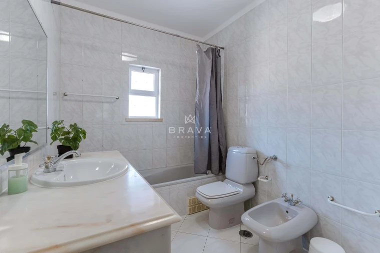 Moradia T5 para Venda em Quarteira Foto 55