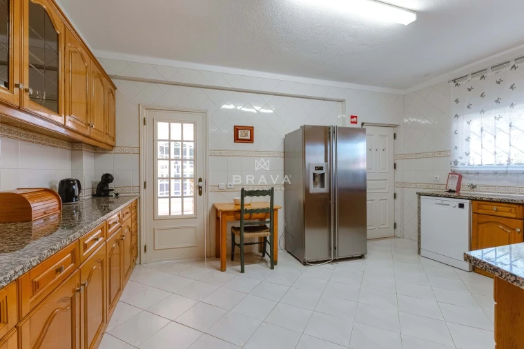 Moradia T5 para Venda em Quarteira Foto 29