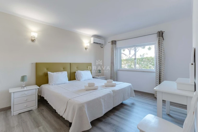 Moradia T5 para Venda em Quarteira Foto 37