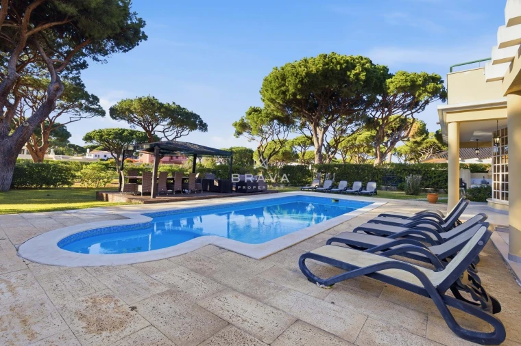 Moradia T5 para Venda em Quarteira Foto 3