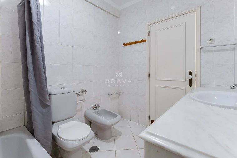 Moradia T5 para Venda em Quarteira Foto 36