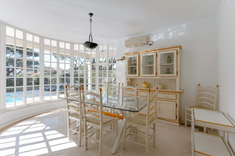 Moradia T5 para Venda em Quarteira Foto 16