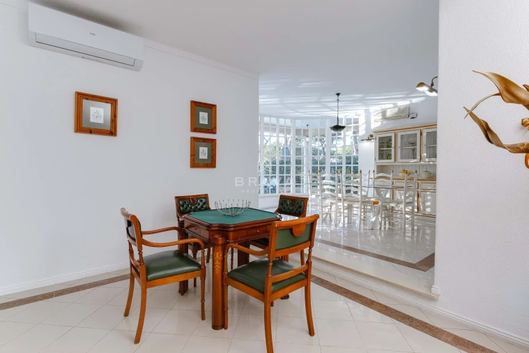 Moradia T5 para Venda em Quarteira Foto 21