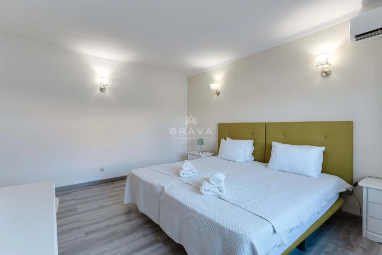 Moradia T5 para Venda em Quarteira Foto 39