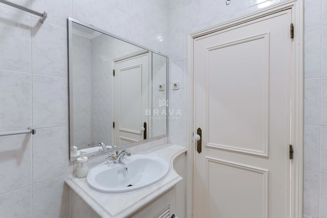 Moradia T5 para Venda em Quarteira Foto 59