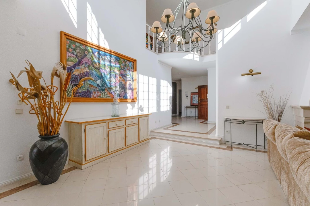 Moradia T5 para Venda em Quarteira Foto 13