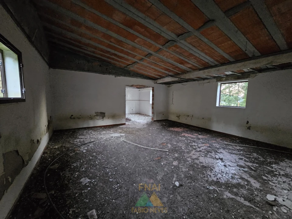 Moradia T4 para Venda em Labruja Foto 38