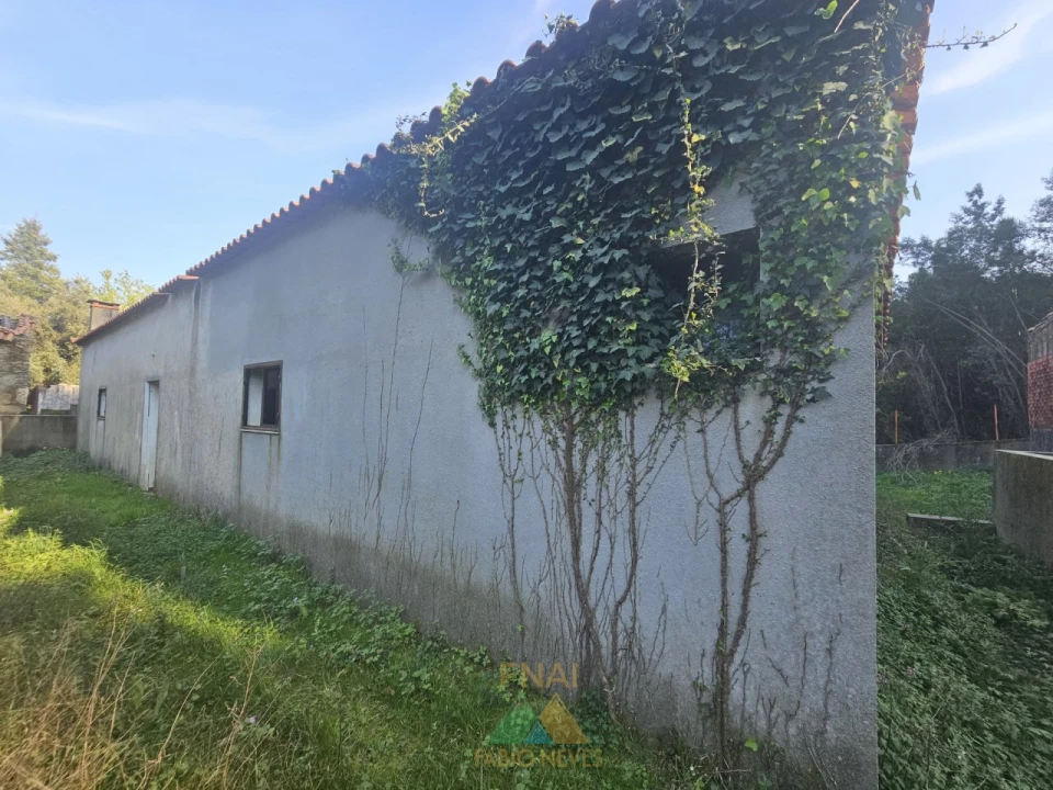 Moradia T4 para Venda em Labruja Foto 4